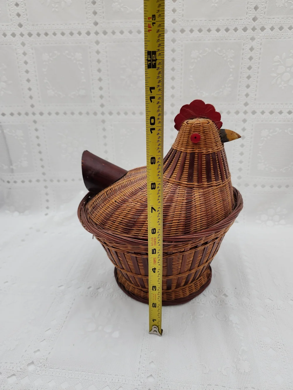 Woven Rattan Chicken Basket with Lid - Rustic Decorative Storage Farmhouse Decor